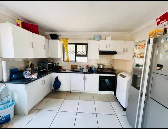 6 BEDROOM HOUSE FOR SALE IN BLOUBOSRAND